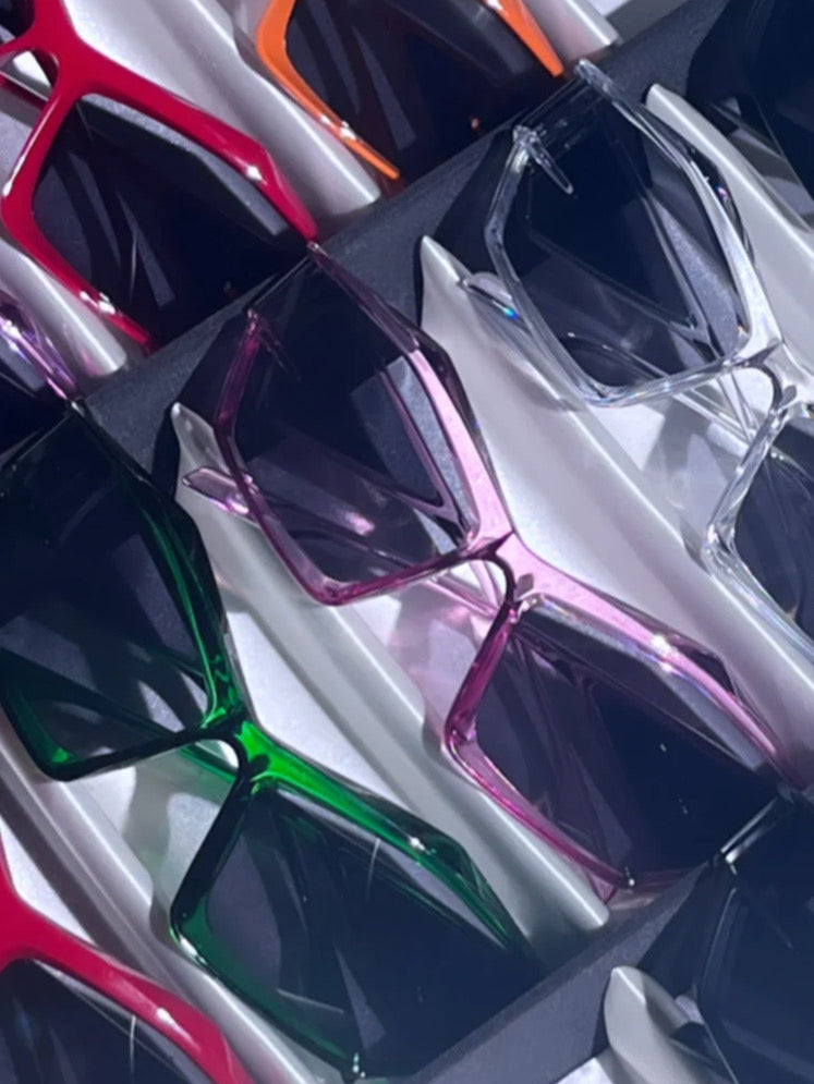 Retro Sleek Plastic Frame Sunglasses