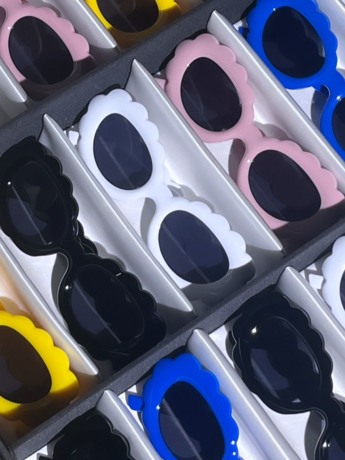 Flower Shaped Plastic Frame Sunglasses